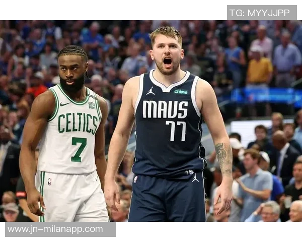 布克称赞布伦森为联盟最难防守球员之一灵活性与得分能力兼具